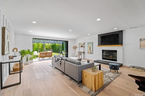 5254 Buffalo Ave, Van Nuys CA  91401-5929 exterior