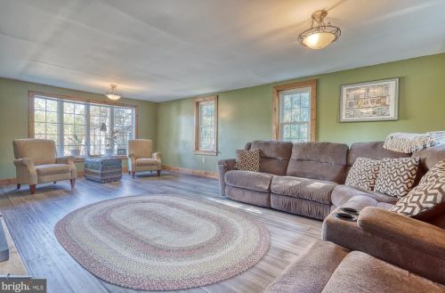 7455 Hillside Dr, Spring Grove PA  17362-8555 exterior