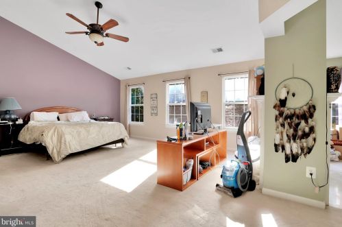 357 Locust Grove Dr, Purcellville VA  20132-3285 exterior