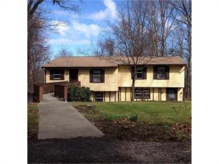225 Indiana Dr, Glenshaw, PA 15116-3011