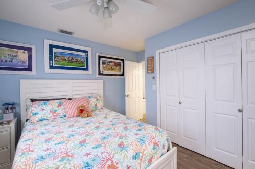 16 Corrine Pl, Key Largo FL 33037-4203 exterior