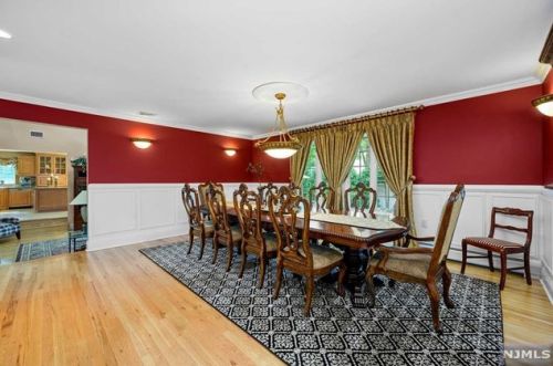 30 Oak Dr, Upper Saddle River NJ  07458-2132 exterior