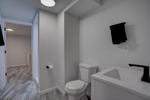 15 Normandy Cir, Hopatcong NJ  07843-1840 exterior