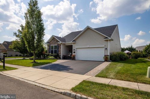323 Bittlewood Ave, Berlin Boro, NJ 08009-9491