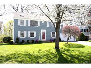 29 Fieldstone Cir, Stamford, CT 06902-2579
