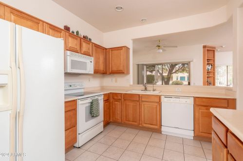 15353 Pantano Dr, Sun City, AZ 85374-2086