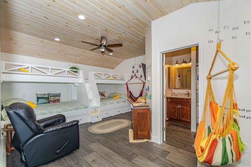 22 Lower Camp Rd, Northwood NH  03261-4340 exterior