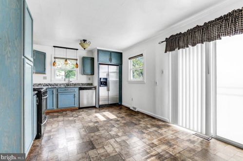 305 Shawnee Trl, Browns Mills NJ  08015-6119 exterior