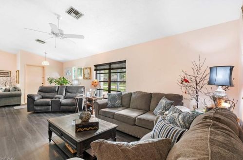 243 Johnnycake Dr, Naples, FL 34110-1346