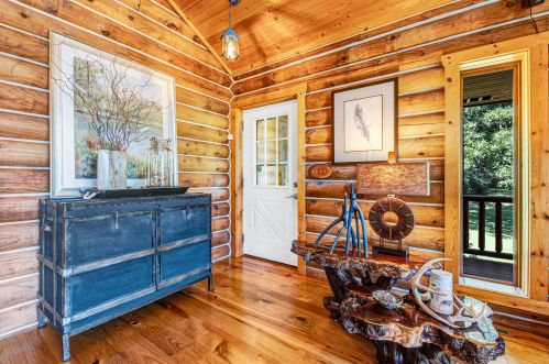 2717 Beaumont Ave, Waterford WI  53185-4933 exterior