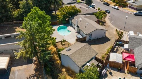 1205 Marwen Dr, Ukiah CA  95482-5634 exterior