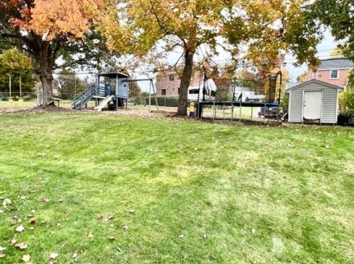 1820 Vollmer Dr, Glenshaw PA  15116-2159 exterior