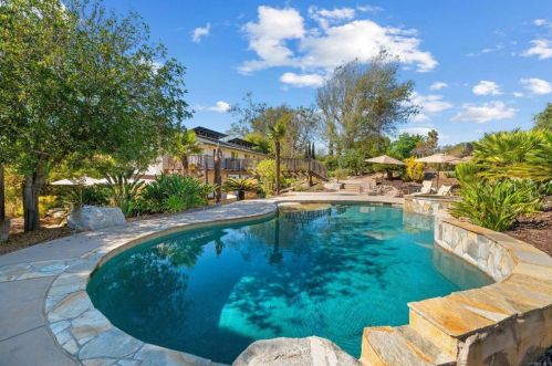 1322 Hamilton Ln, Escondido CA  92029-4316 exterior