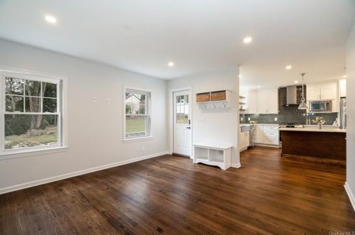 15 Thelma Pl, White Plains NY  10605-3808 exterior