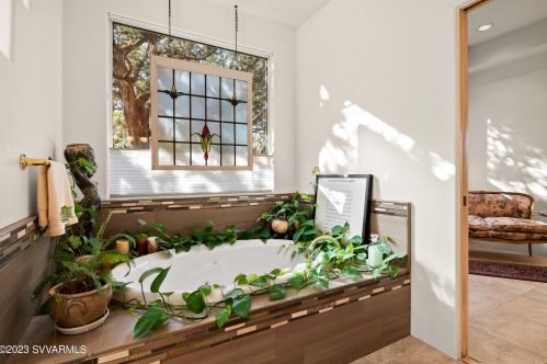 12 Linda Vis, Sedona AZ 86336-5067 exterior