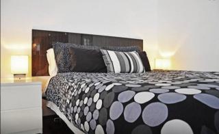 8421 Clinton St, Los Angeles CA  90048-2152 exterior