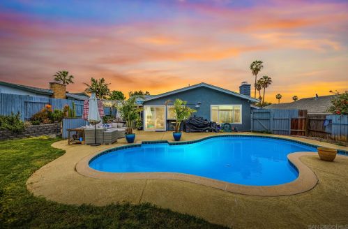 1924 Calle Sinaloa, Vista, CA 92084-5336