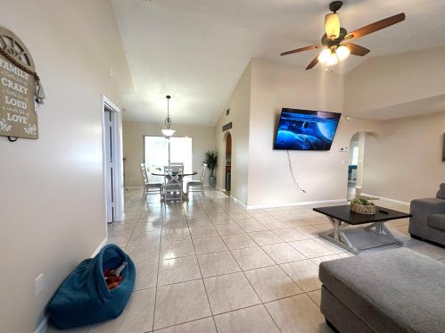 2062 Floresta Dr, Fort Pierce FL  34984-4706 exterior