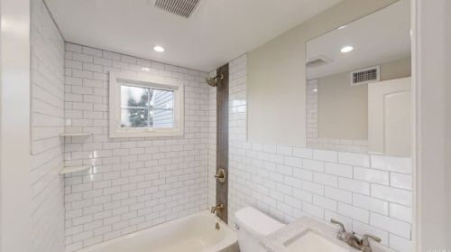 2386 Lindy Rd, Westbury NY  11590-6107 exterior