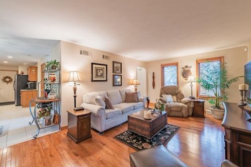 627 Rose Garden Ter, Latrobe, PA 15650-9013