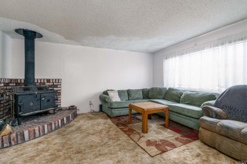 415 Washo Dr, Ukiah CA  95482-5136 exterior