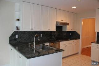 2 Tower Dr, West Fort Lee NJ  07024-1812 exterior