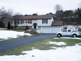 4241 Carolyn Dr, Slatington, PA 18080-3124
