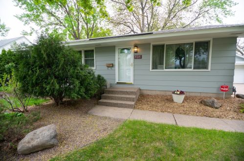 136 Crown Rd, Minneapolis, MN 55421-1147