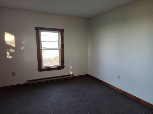 1273 1 Nh Tpke, Northwood NH  03261-3408 exterior