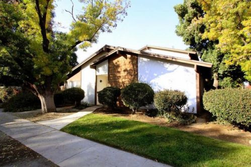 4715 Cedar Ave, Fresno CA  93726-1004 exterior