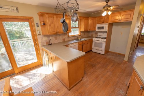 4 Fletcher Pl, Island Heights NJ  08732-7748 exterior
