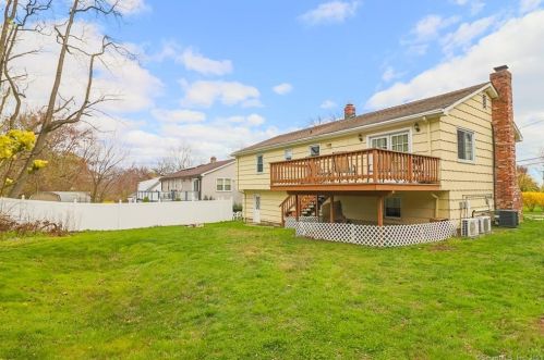 410 Robin St, Bridgeport, CT 06606-4442