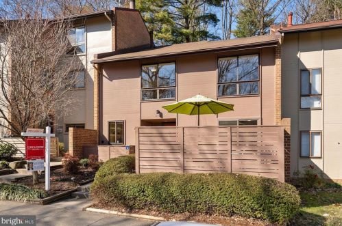 11750 Indian Ridge Rd, Herndon, VA 20191-3524