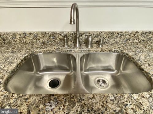 260 Northdown Dr, Dover DE 19904-9792 exterior