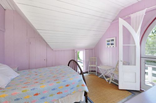 28 Narragansett Ave, Marthas Vineyard MA 02539-4428 exterior