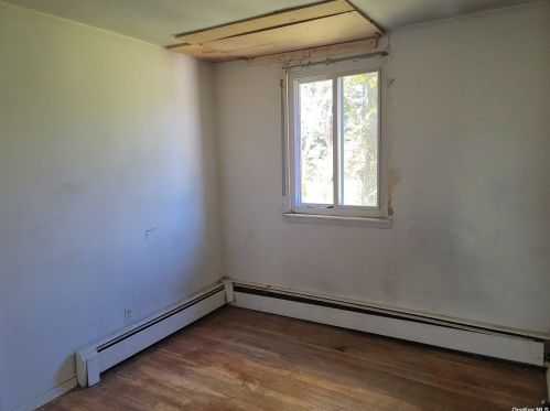 926 Sterling Pl, Babylon NY  11704-1616 exterior