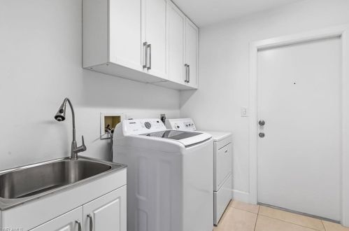 2516 Kings Lake Blvd, Naples FL  34112-5400 exterior