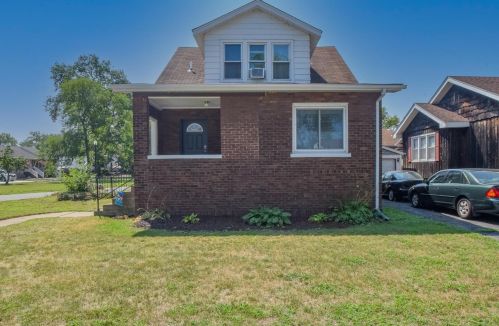 648 Burton Ct, Whiting, IN 46394-1858