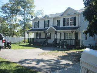 14 Grand Ln, Amityville, NY 11701-1541