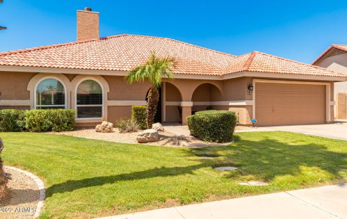 5820 Saragosa St, Chandler, AZ 85226-3554