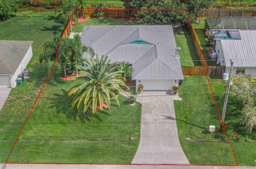 743 Mccoy Ave, Fort Pierce, FL 34953-3959
