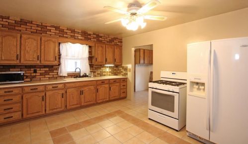 311 University Ave, Beaver Dam, WI 53916-1839