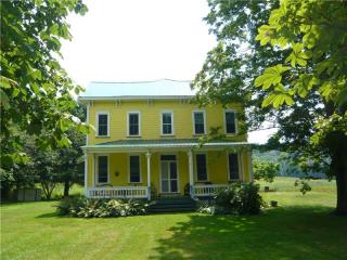 363 2nd St, Listonburg, PA 15424-3502