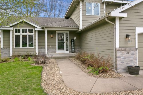 560 Country Ct, Saint Paul, MN 55123-3950