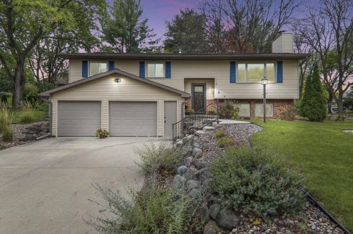 1 Spyglass Ct, Madison, WI 53717-1143