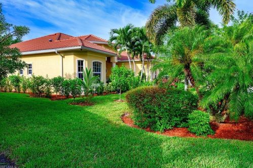 10218 Avonleigh Dr, Bonita Springs FL 34135-7059 exterior