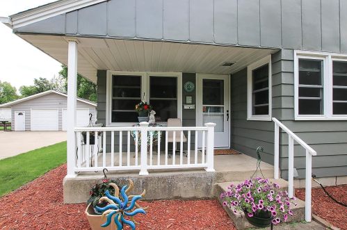 560 Miller Ave, Cedar Mills, MN 55350-2732