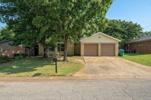 3005 Anysa Ln, Denton, TX 76209-6454