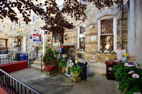 91-12 86th Dr, Jamaica, NY 11421-1425