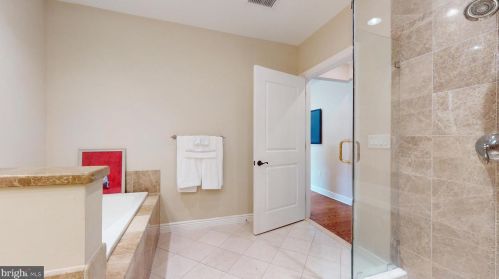 221 Victoria Mews, Princeton NJ  08542-3748 exterior